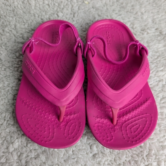 CROCS kid sandals size 8 Nice pink color Elastic in the back - Picture 2 of 5
